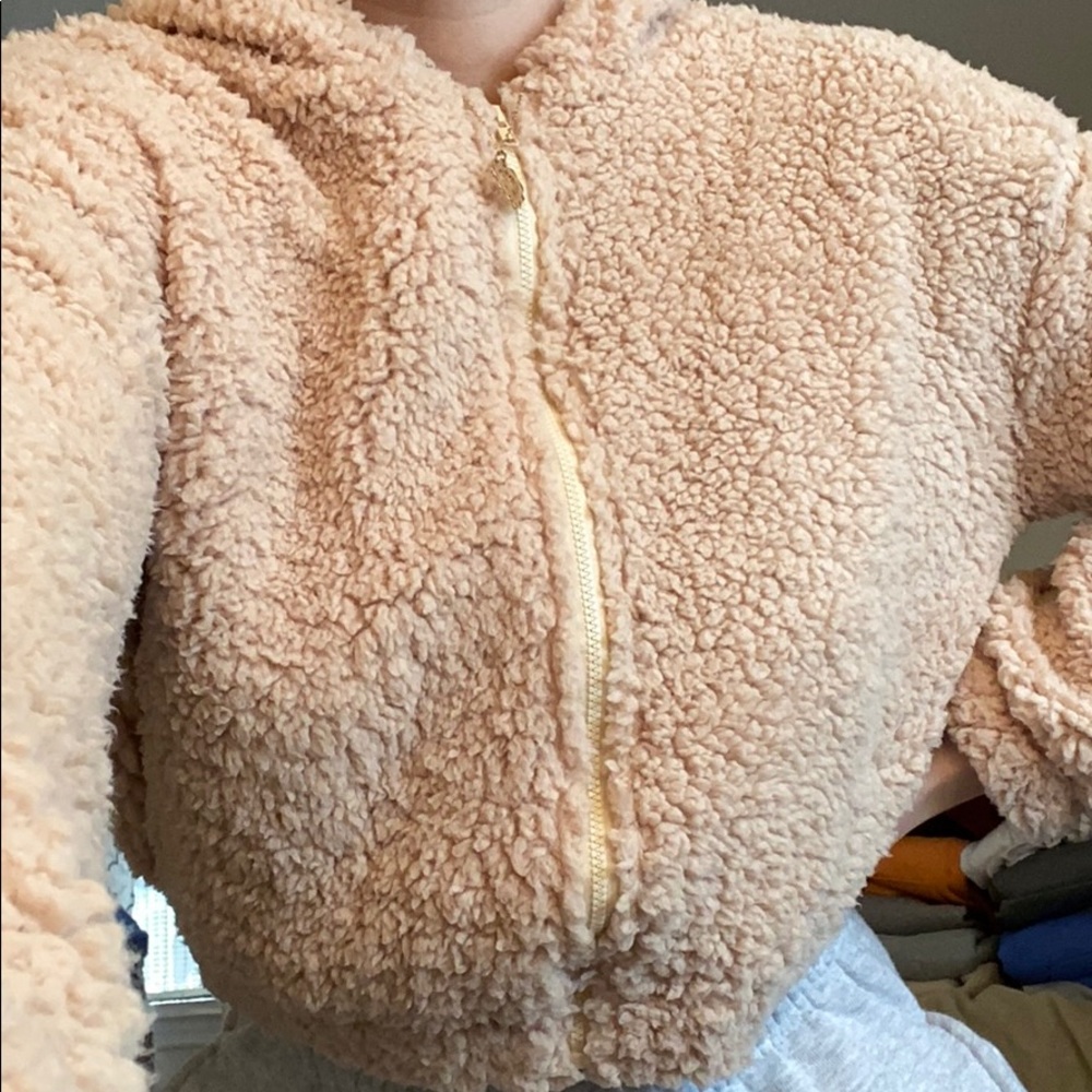 ‼️DELETING❗️Adorable cropped fuzzy sweatshirt